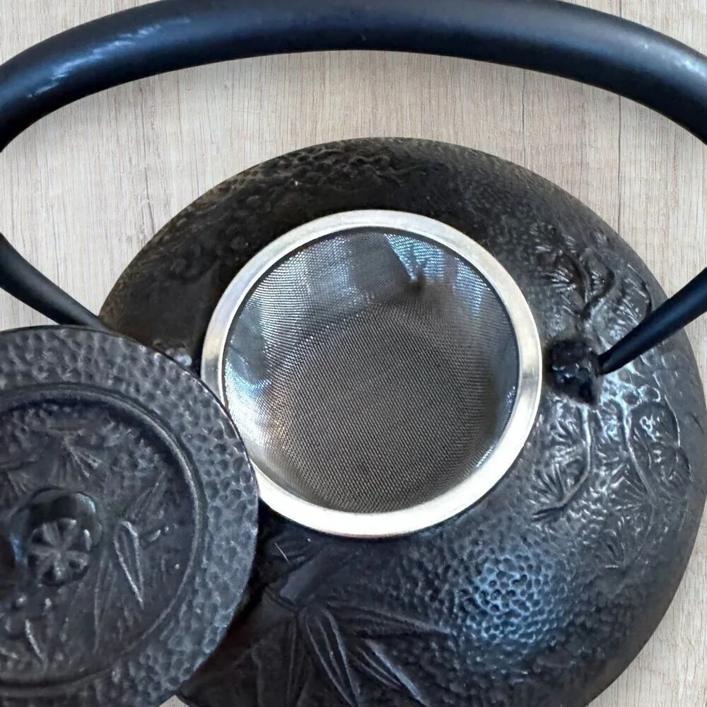 Vintage Japanese Tetsubin NAMBU TEKKI 2.5 CUP - 20oz Cast Iron Tea Pot Trivet